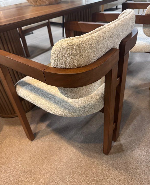 AMO CHAIR