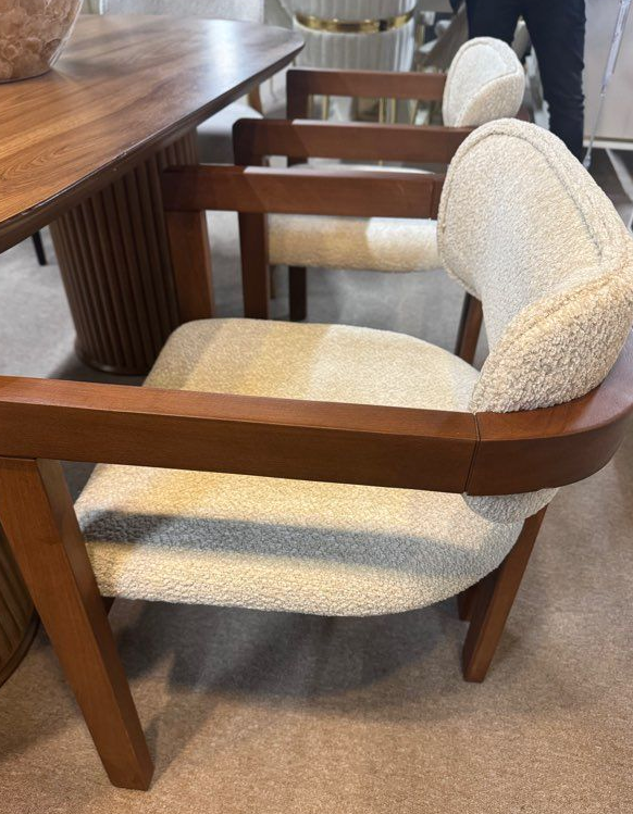 AMO CHAIR