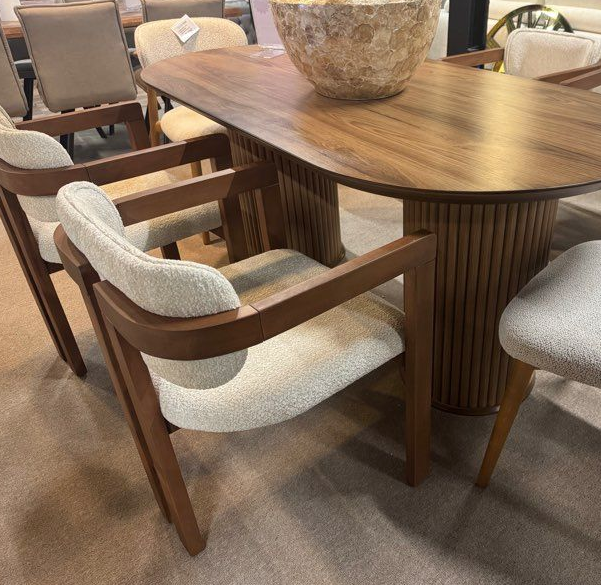 AMO CHAIR