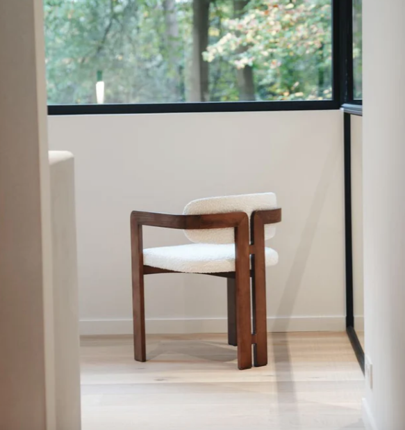 AMO CHAIR