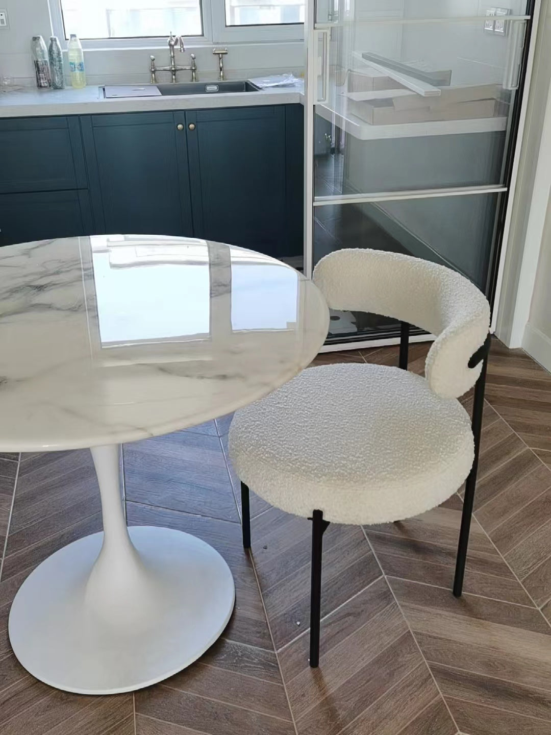 Aventy Chaise Bouclette